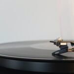 round black vinyl disc on vinyl player
