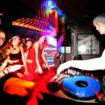 Apa itu ‘Electronic Dance Music’ dan kaitannya dengan DJ?