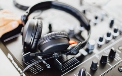 What to look for when choosing headphones for DJing?