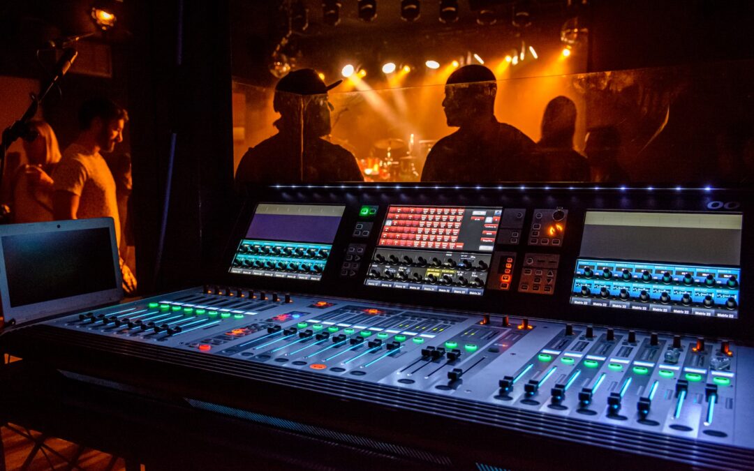 How to choose mixer for live performace?