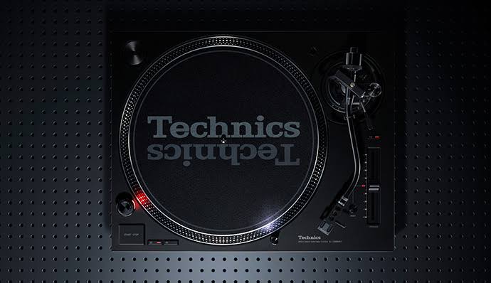 DJ Turntable and its components